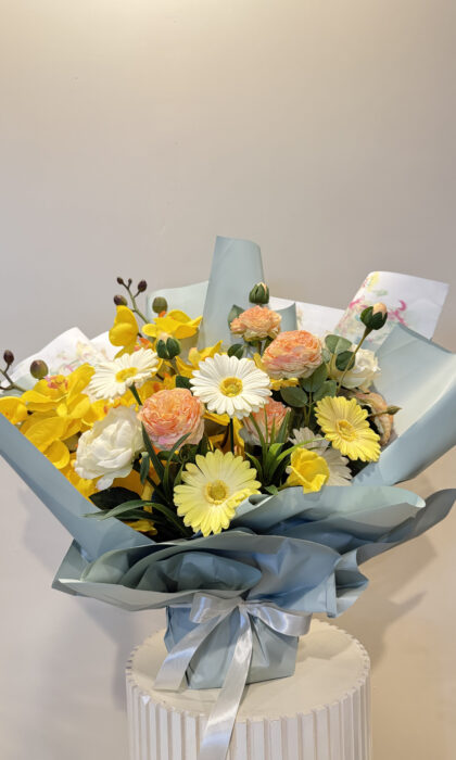 Sunny Bloom Artificial Bouquet - Artificial Flowers