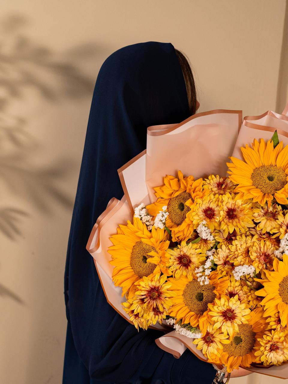 Golden Sunburst Bouquet - Image 2